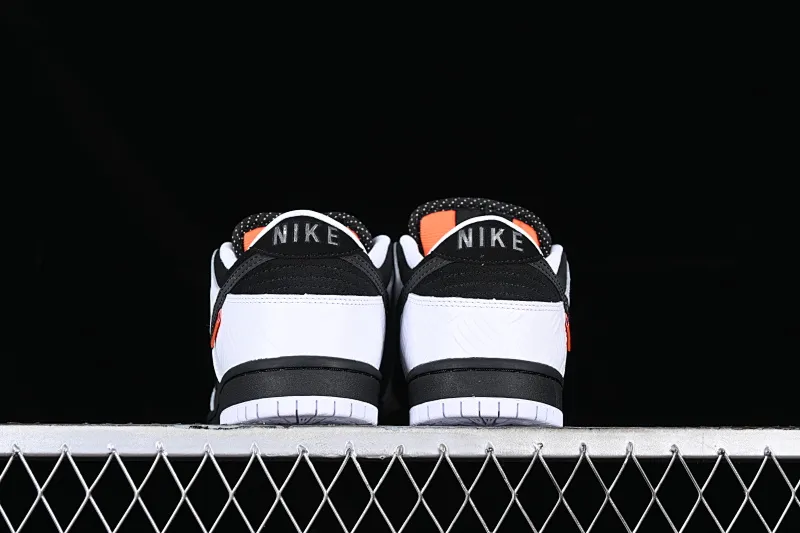 All categories Nk SB Dunk series Nk SB Dunk Low low-top sneakers F version Tightbooth x Nk SB Dunk joint model Reverse Panda SB low-top casual sports skateboard shoes FD2629-100